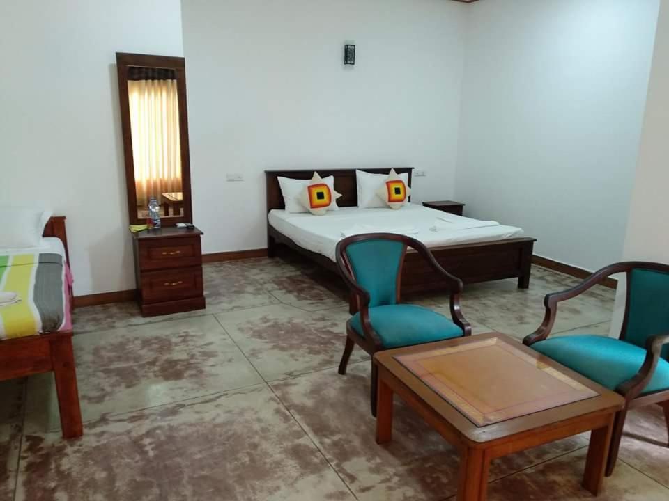 Ocean Gate Negombo Bed and Breakfast Esterno foto