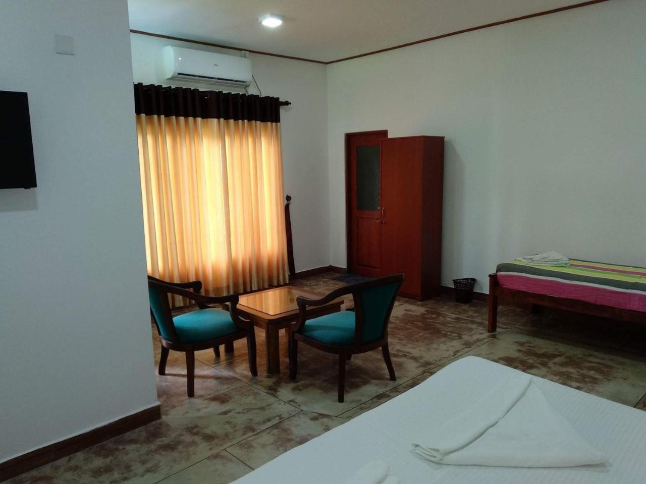 Bed and Breakfast Ocean Gate Negombo Esterno foto