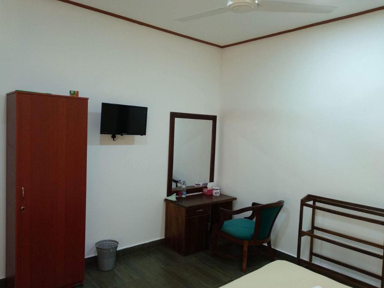Bed and Breakfast Ocean Gate Negombo Esterno foto
