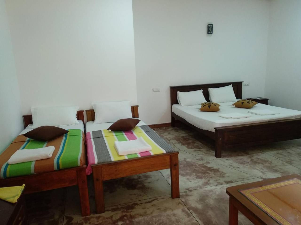 Bed and Breakfast Ocean Gate Negombo Esterno foto